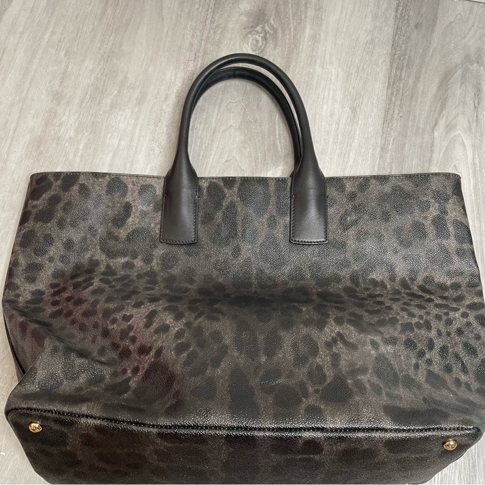 Dolce & Gabbana Black Elegant Tote - Picture 7 of 7